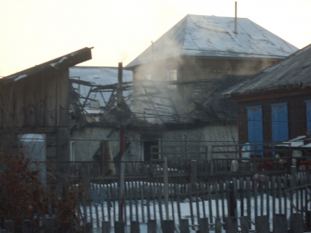 Пожар в частном секторе г.Рубцовска. Огнём практически полностью уничтожен жилой дом