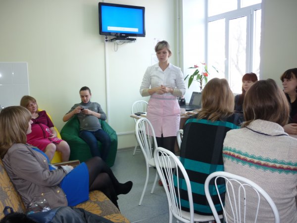 В преддверии Дня матери сотрудники Госавтоинспекции посетили КГБУЗ «Женская консультация»