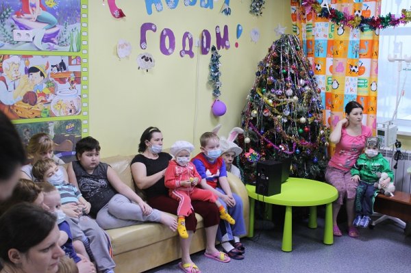 Сотрудники следственного управления посетили Краевую детскую клиническую больницу