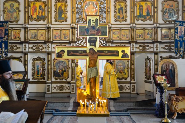 Епископ Рубцовский Роман освятил крест-голгофу в Богородице-Казанском мужском монастыре с.Коробейниково