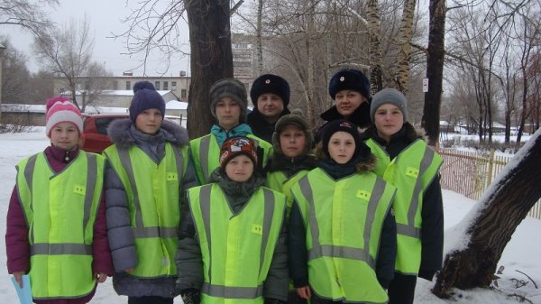 В Рубцовске сотрудники ГИБДД и школьники провели акцию «Будь внимателен!»