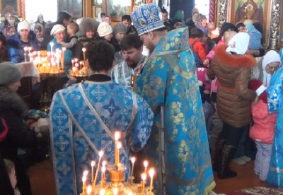 В Михайло-Архангельской Церкви Рубцовска состоялась Литургия по случаю празднования Сретения Господня
