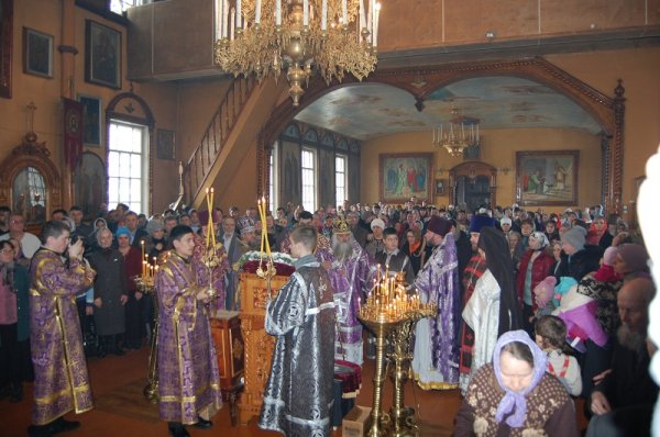 Епископ Барнаульский и Алтайский Сергий посетил Рубцовское благочиние и отслужил Литургию в Михайло-Архангельском храме
