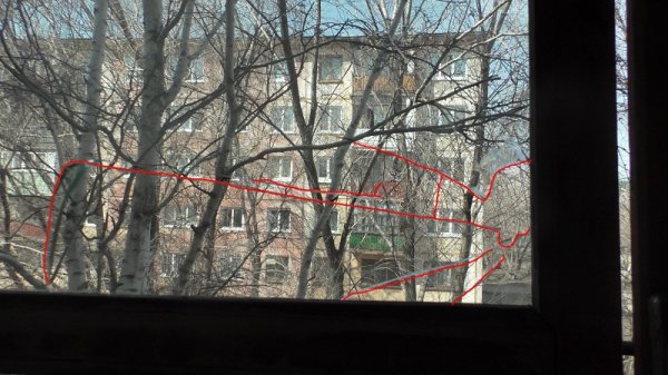 Рубцовскому пенсионеру Владимиру Братищенко выбили все окна в его квартире