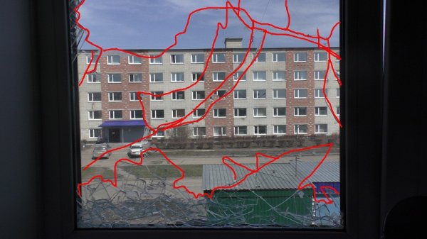 Рубцовскому пенсионеру Владимиру Братищенко выбили все окна в его квартире