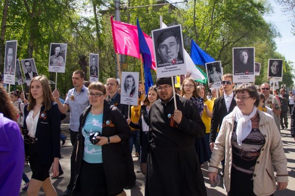 9 мая в составе Бессмертного Полка  города Рубцовска прошла и православная молодежь