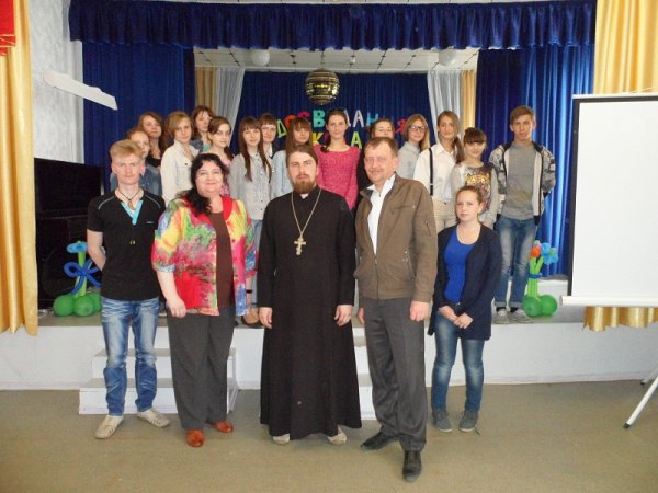 Иерей Вячеслав Борисов пригласил воспитанников ДЮЦ в крестный ход