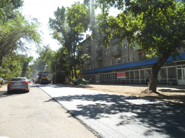 В Рубцовске дорожники приступили к укладке асфальта по улице Комсомольской