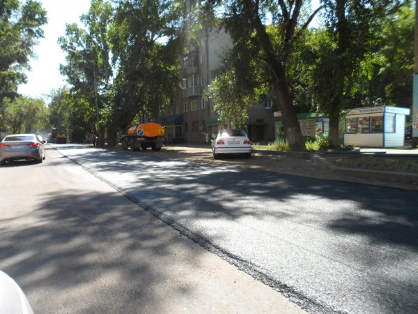 В Рубцовске дорожники приступили к укладке асфальта по улице Комсомольской
