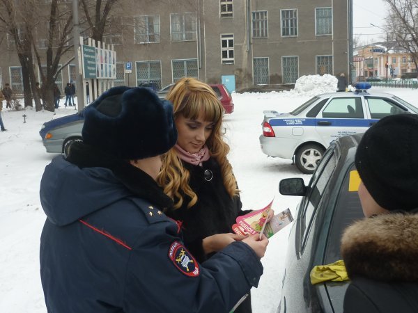 В Рубцовске сотрудники Госавтоинспекции провели акцию  «С мамой безопасно».