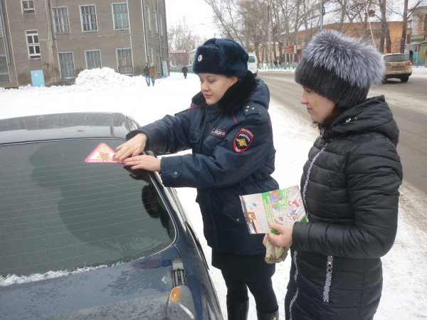 В Рубцовске сотрудники Госавтоинспекции провели акцию  «С мамой безопасно».