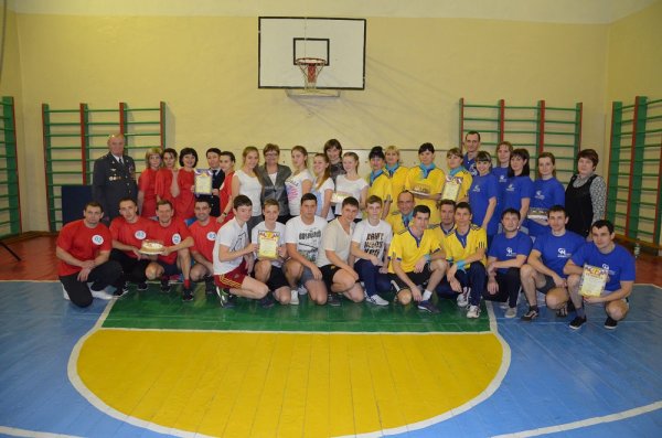 Полицейские Рубцовска приняли участие в спортивной эстафете «Спорт – для всех»
