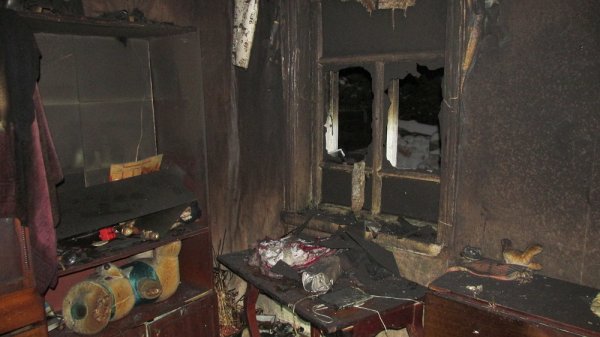 В Рубцовске, в новогоднюю ночь, в результате пожара в частном доме погибло двое человек, еще двое оказались на больничных койках
