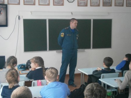 Очередными встречами сотрудников 33 пожарно-спасательной службы г. Рубцовска с учениками школ был завершен апрель месяц