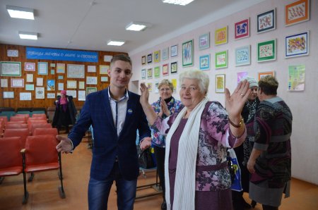 Депутат РГС Сергей Дерябин поздравил женщин с днём матери