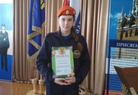 Воспитанницу кадетской школы №10 города Рубцовска наградили в честь 80-летия пожарно-прикладного спорта