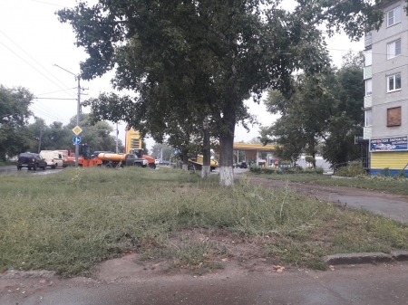 Погода не помеха: в Рубцовске начали ремонтировать дорожное полотно по улице Октябрьской