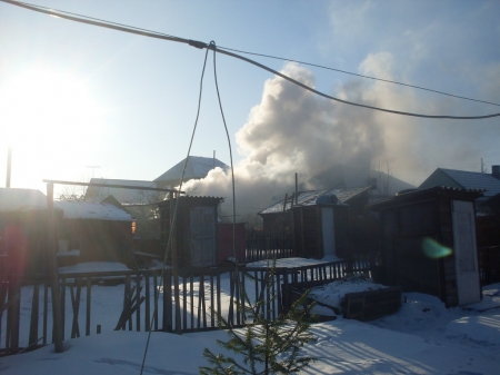Пожар в частном секторе г.Рубцовска. Огнём практически полностью уничтожен жилой дом