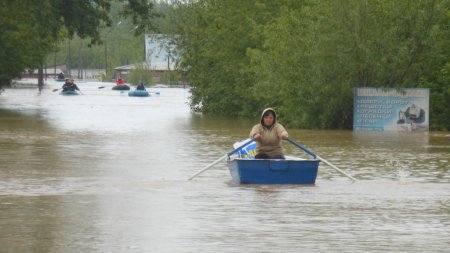 ЛДПР в Бийске помогает пострадавшим от наводнения