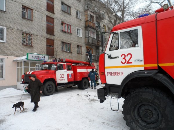 В Рубцовске на пожаре погиб мужчина, еще трое жильцов эвакуированы