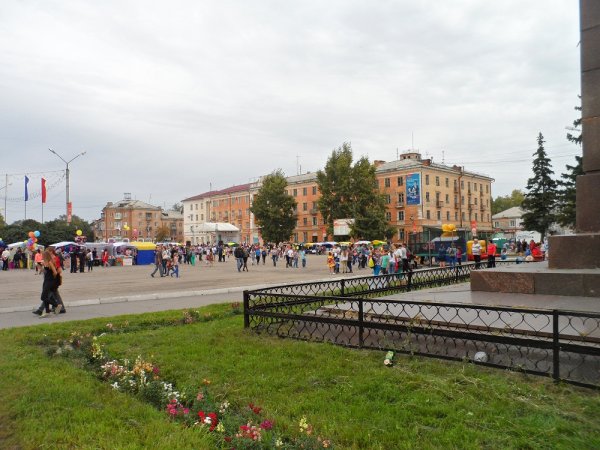 В Рубцовске на площади Ленина состоялось торжественное мероприятие по случаю празднования Дня города
