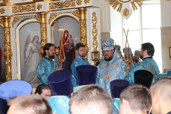Духовенство Рубцовской епархии сослужили Патриарху Московскому и Всея Руси в барнаульском храме