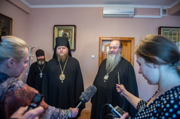 Тысячи паломников приложились к чудотворной иконе Казанской Божией Матери в Новосибирске