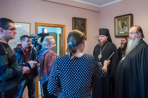 Тысячи паломников приложились к чудотворной иконе Казанской Божией Матери в Новосибирске