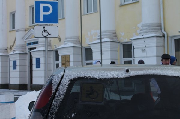 Активисты ОНФ проверили доступность парковочных мест для инвалидов в Барнауле