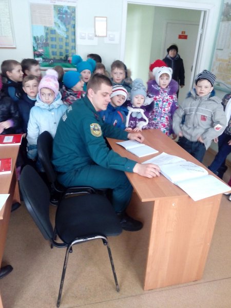 Воспитанники Рубцовской "Гимназии №3" посетили пожарную часть