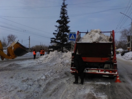 За минувшую неделю с городских улиц Рубцовска вывезено более 500 кубометров снега