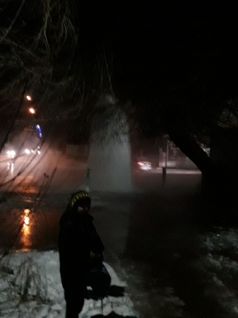 ЧП в Рубцовске: после пожара, трехметровый фонтан заливает улицу Пролетарскую