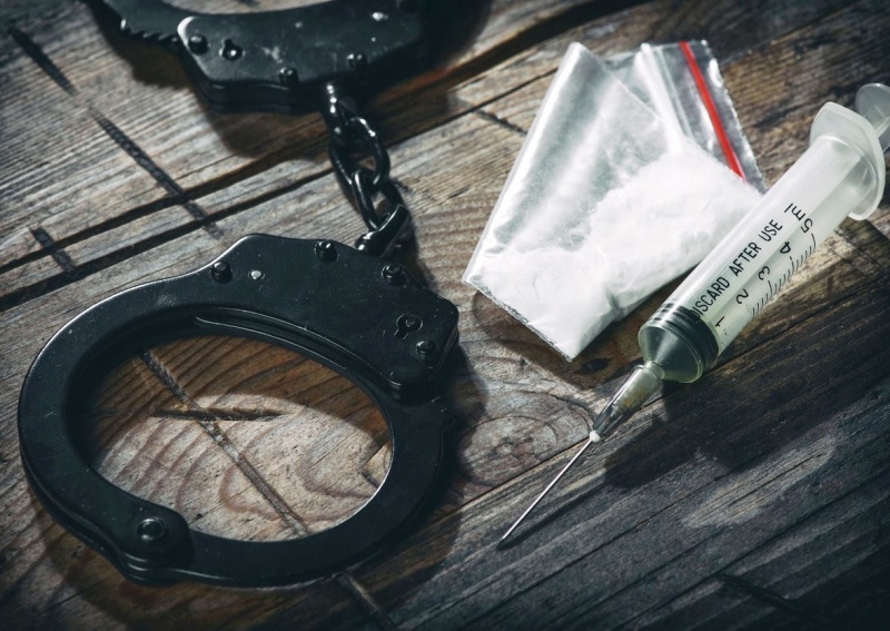 Наркотики и наручники влияние наркотика на организм человека кратко