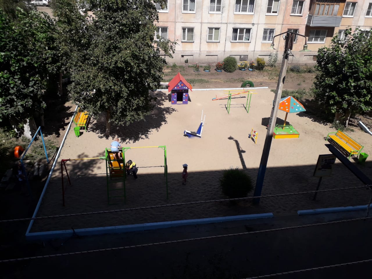 Справедливороссы построили новую детскую площадку в Рубцовске