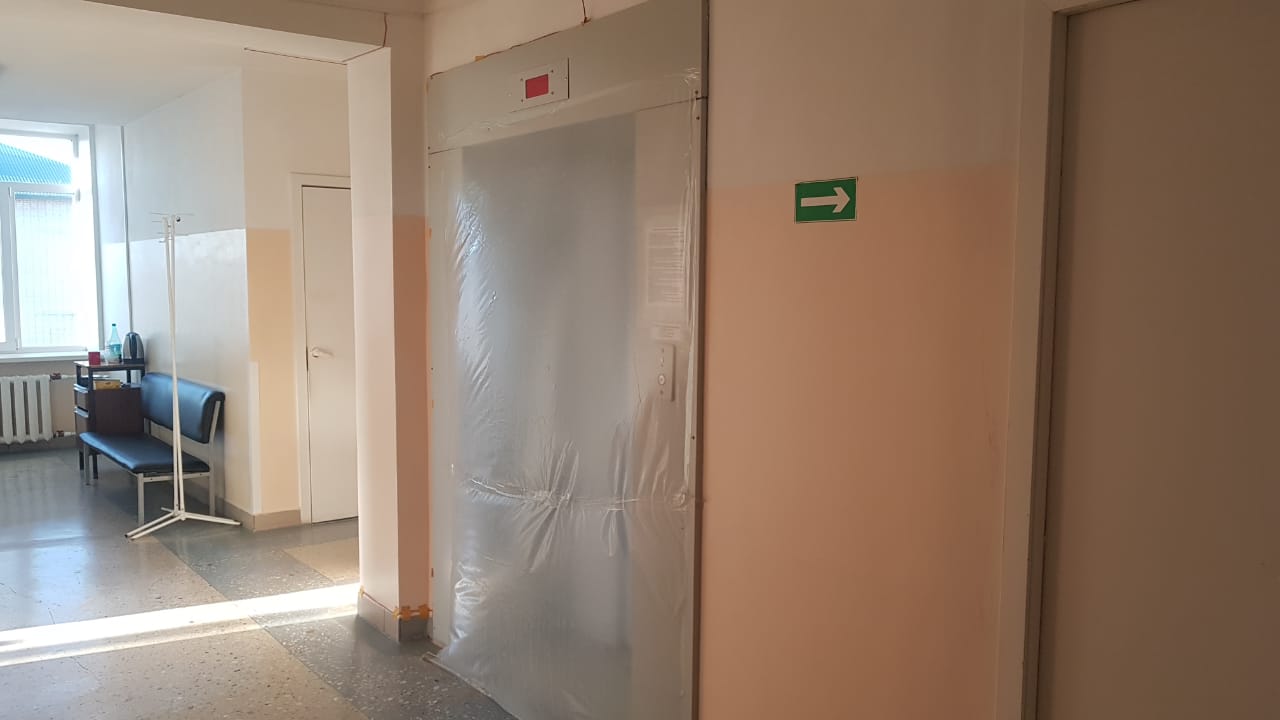 Пациент ковидного госпиталя в Рубцовске пожаловался на нерабочий лифт