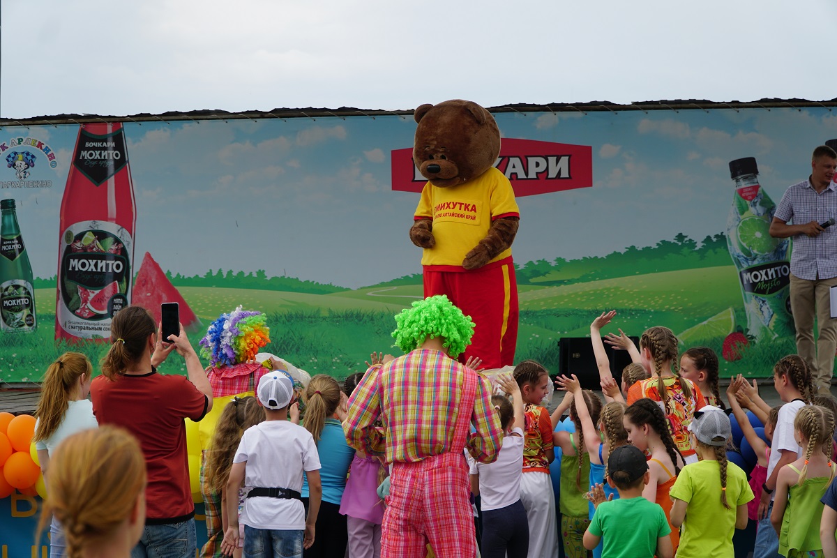 В УФСИН России по Алтайскому краю организовали праздничные мероприятия для детей своих сотрудников и работников