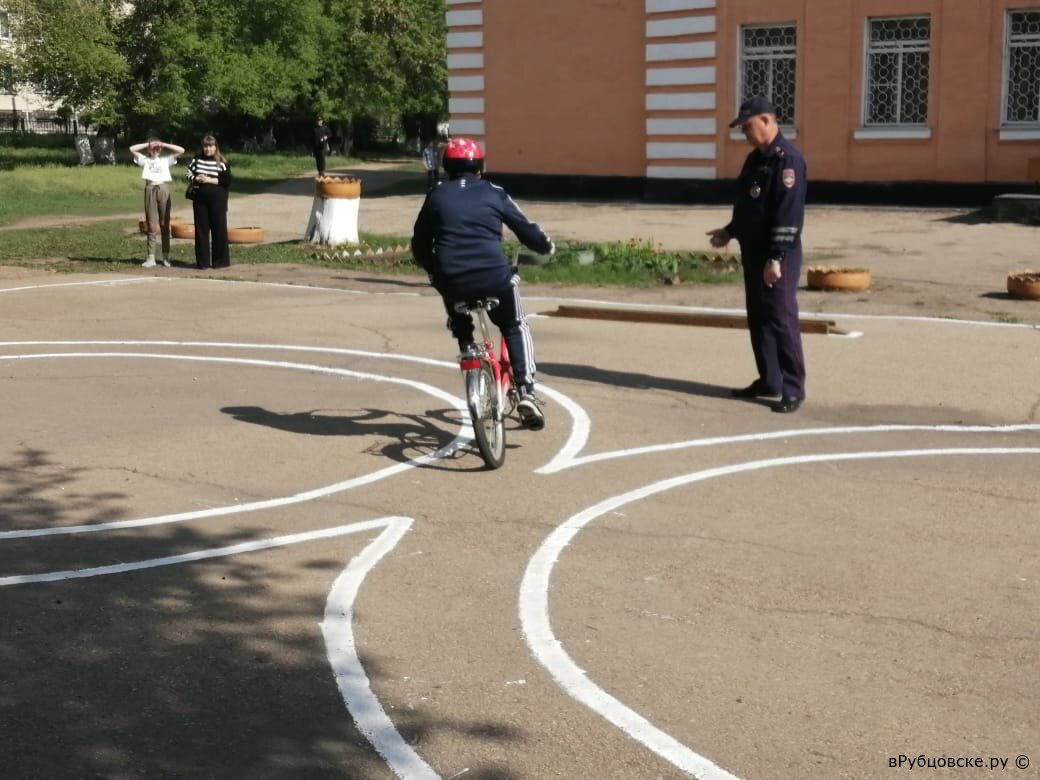 В Рубцовске прошло соревнование юных велосипедистов «Безопасное колесо»
