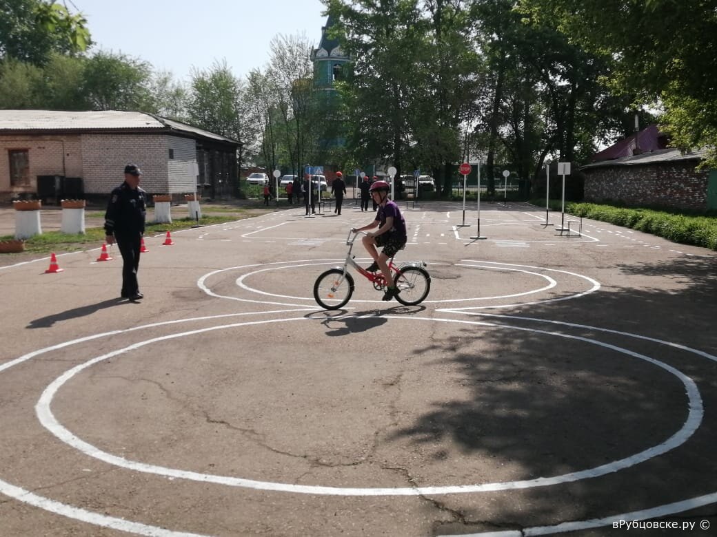 В Рубцовске прошло соревнование юных велосипедистов «Безопасное колесо»