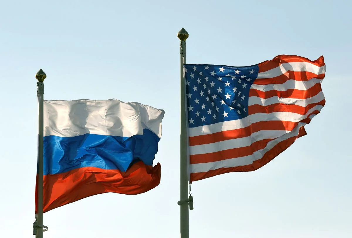 American in russia. США РФ флаг. Флаг России и США. Россия и США. Россия США флажки.